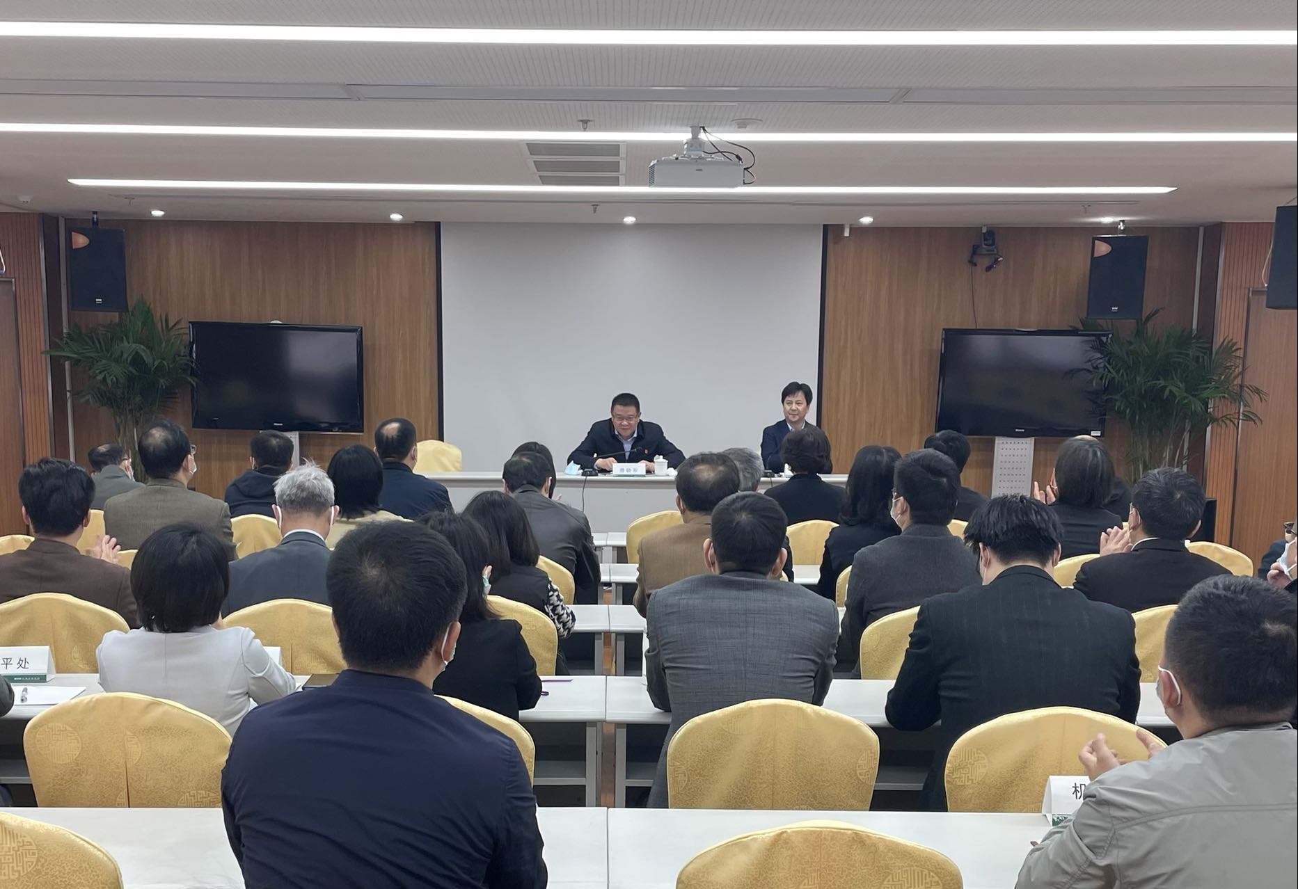 市委常委、副市长唐晓东赴市商务局宣讲党的二十大精神